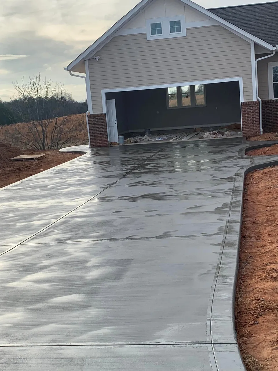 Residential Concrete Driveways after | Chuy's Concrete Finishing